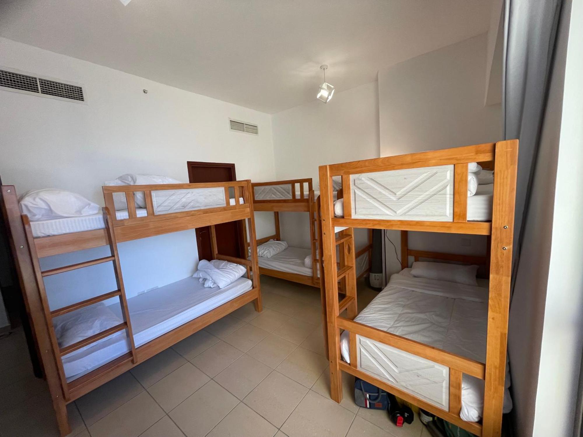 Seaview Beach Hostel Jbr - Walk To Beach - Gym - Pool - Metro Station Dubai Dış mekan fotoğraf