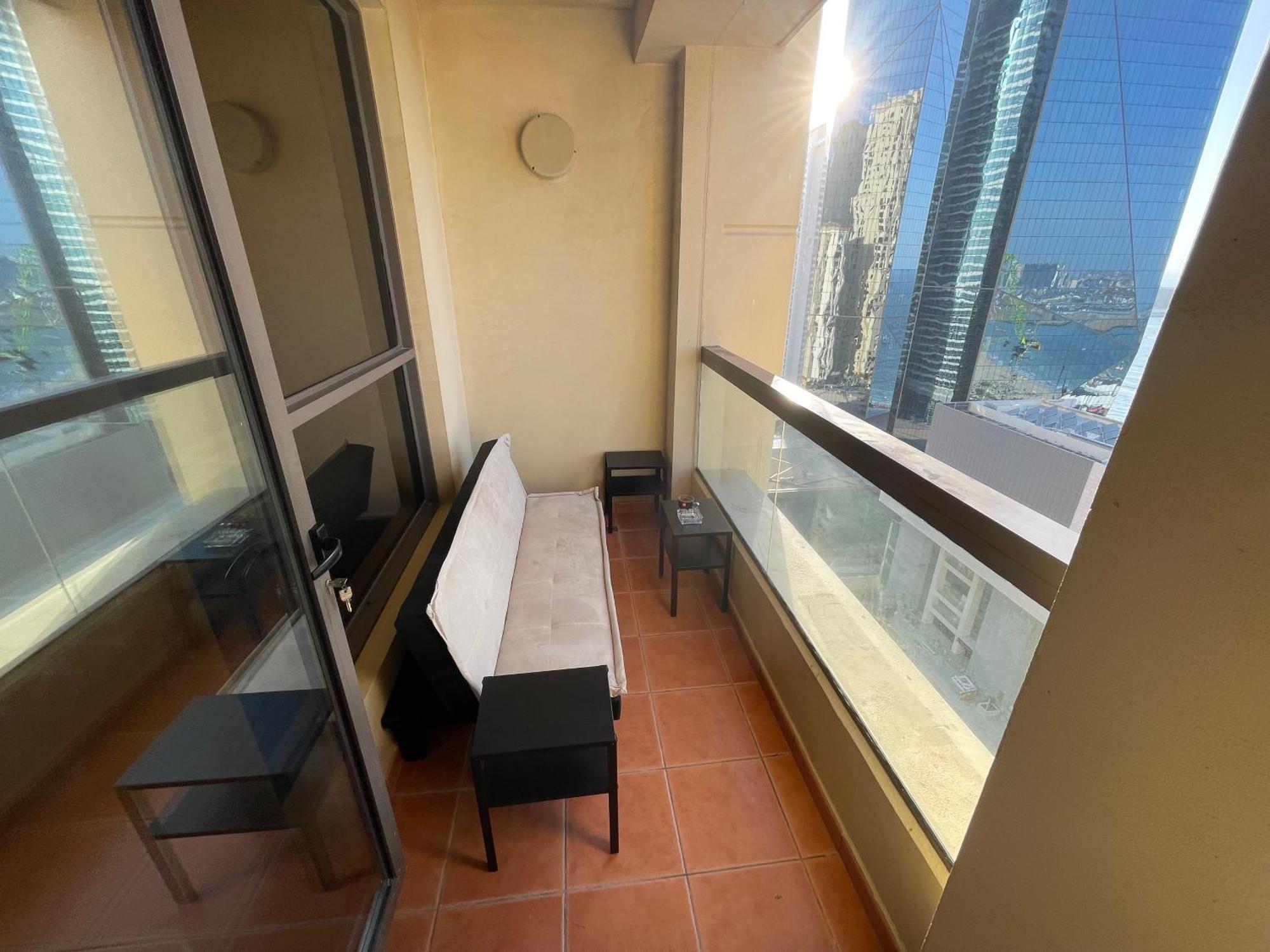 Seaview Beach Hostel Jbr - Walk To Beach - Gym - Pool - Metro Station Dubai Dış mekan fotoğraf