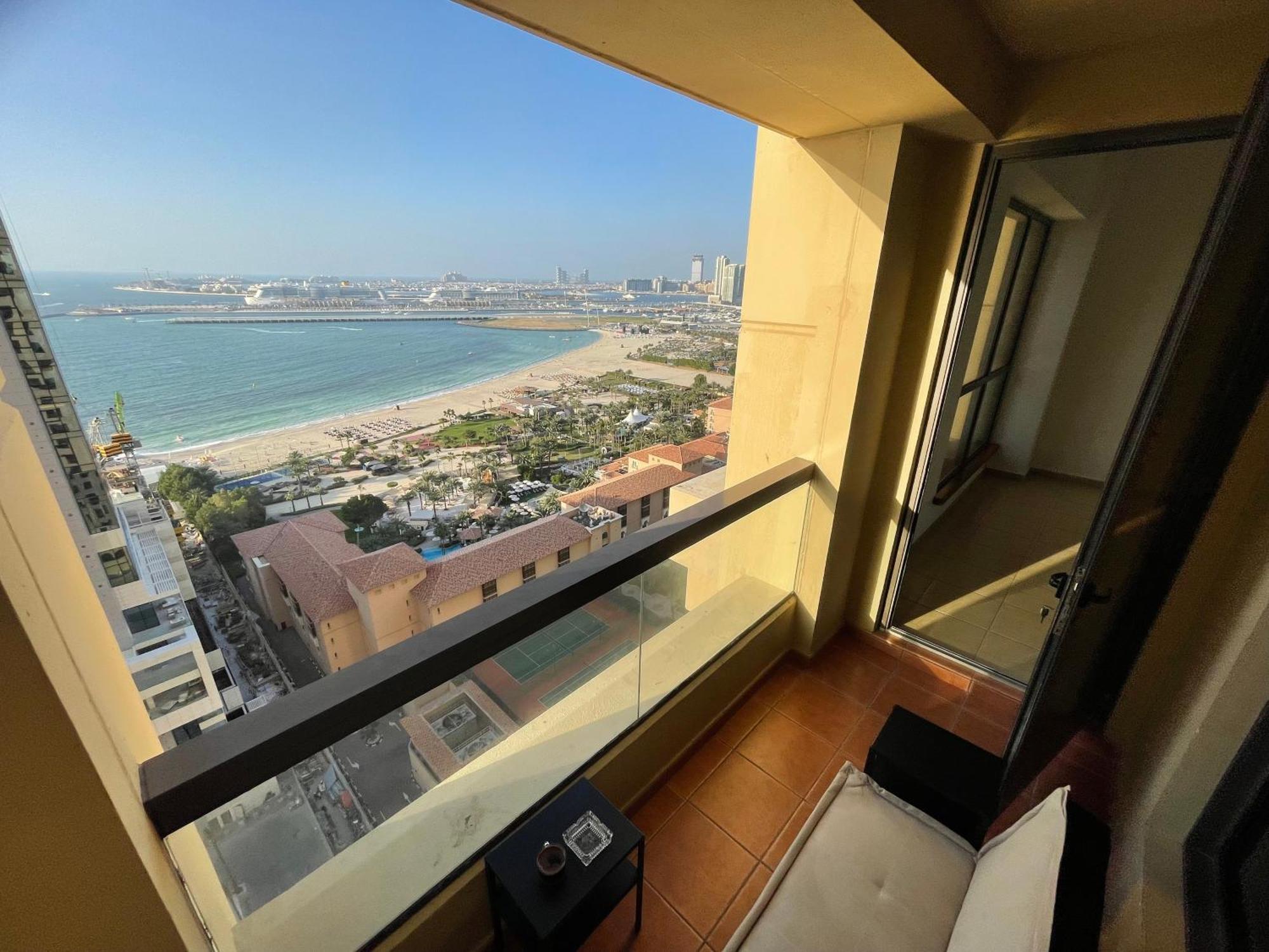 Seaview Beach Hostel Jbr - Walk To Beach - Gym - Pool - Metro Station Dubai Dış mekan fotoğraf