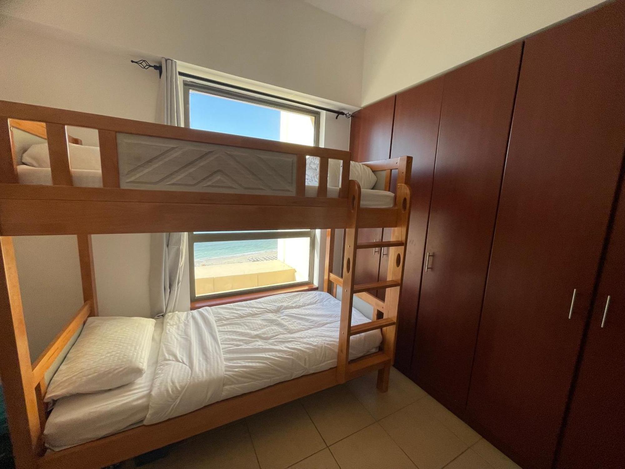 Seaview Beach Hostel Jbr - Walk To Beach - Gym - Pool - Metro Station Dubai Dış mekan fotoğraf