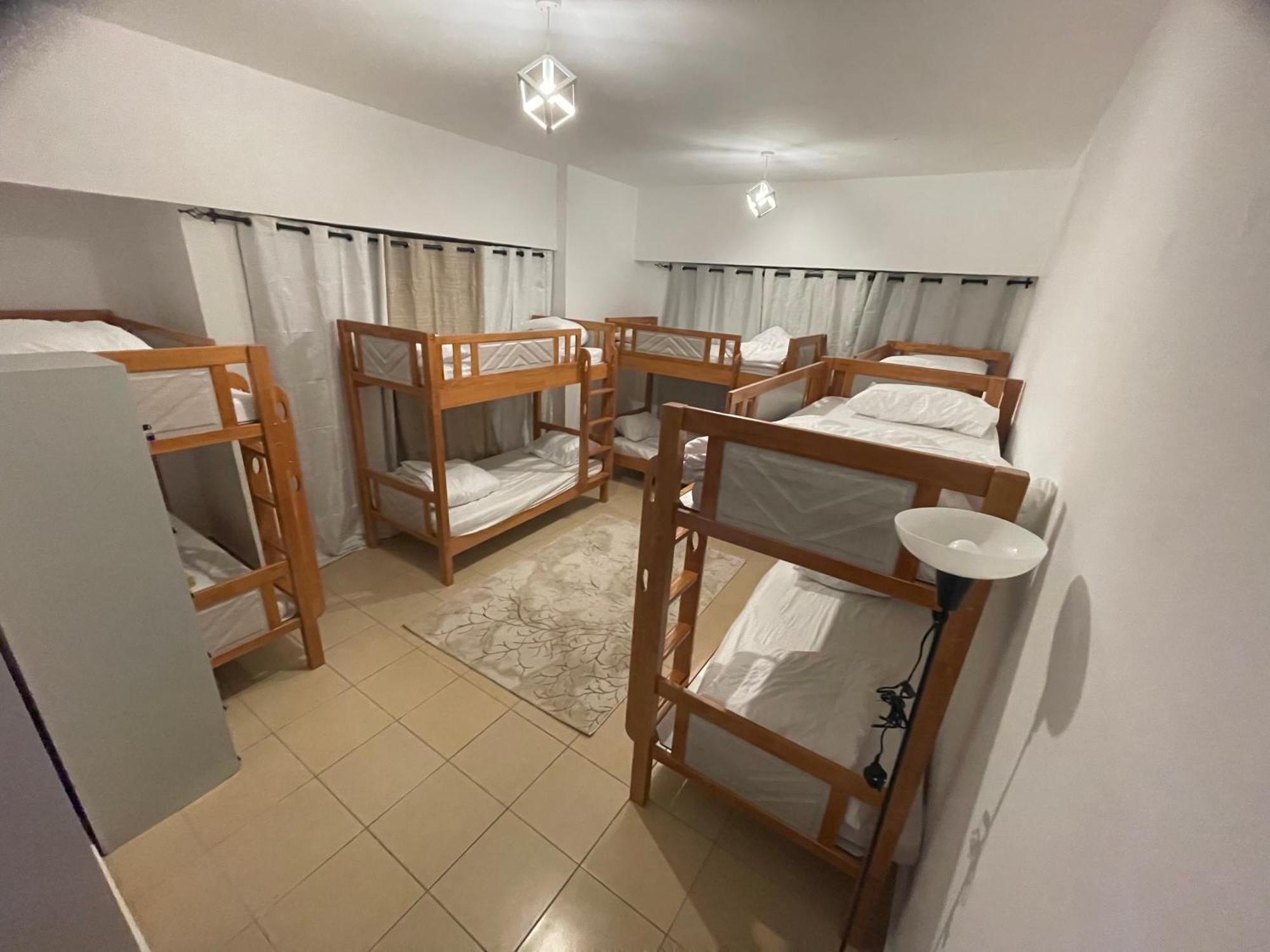 Seaview Beach Hostel Jbr - Walk To Beach - Gym - Pool - Metro Station Dubai Dış mekan fotoğraf