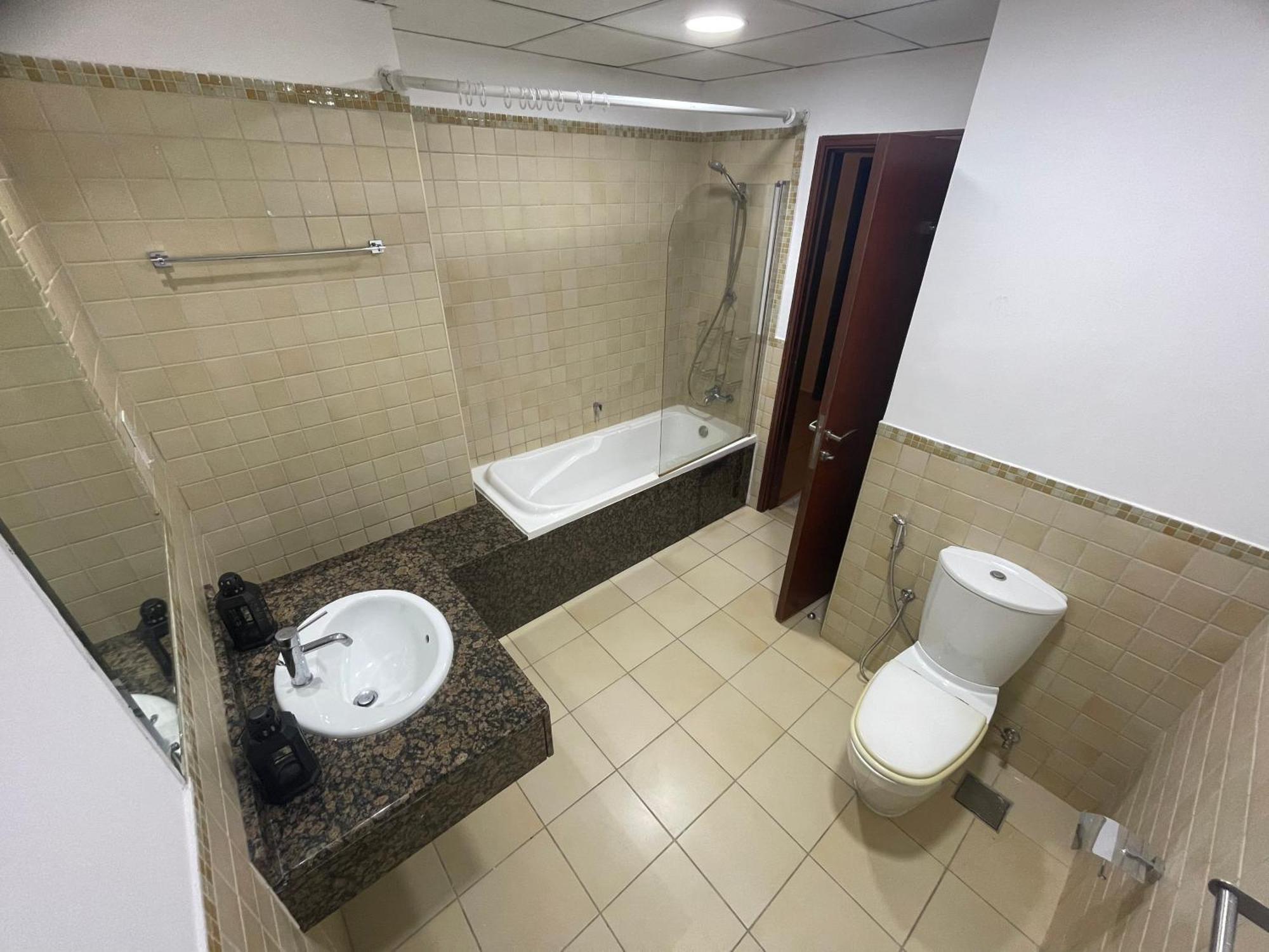 Seaview Beach Hostel Jbr - Walk To Beach - Gym - Pool - Metro Station Dubai Dış mekan fotoğraf