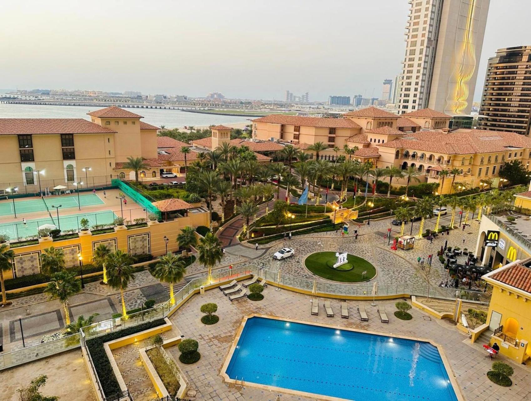 Seaview Beach Hostel Jbr - Walk To Beach - Gym - Pool - Metro Station Dubai Dış mekan fotoğraf