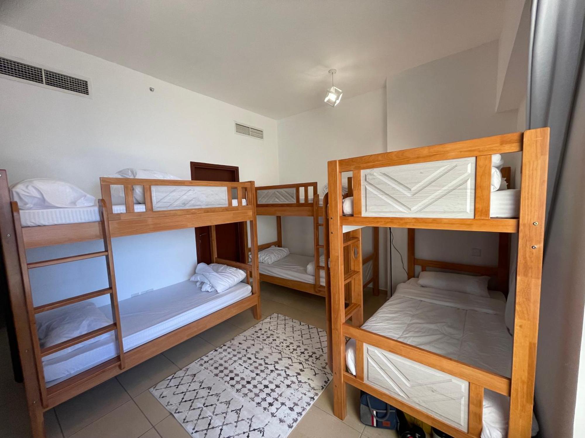 Seaview Beach Hostel Jbr - Walk To Beach - Gym - Pool - Metro Station Dubai Dış mekan fotoğraf