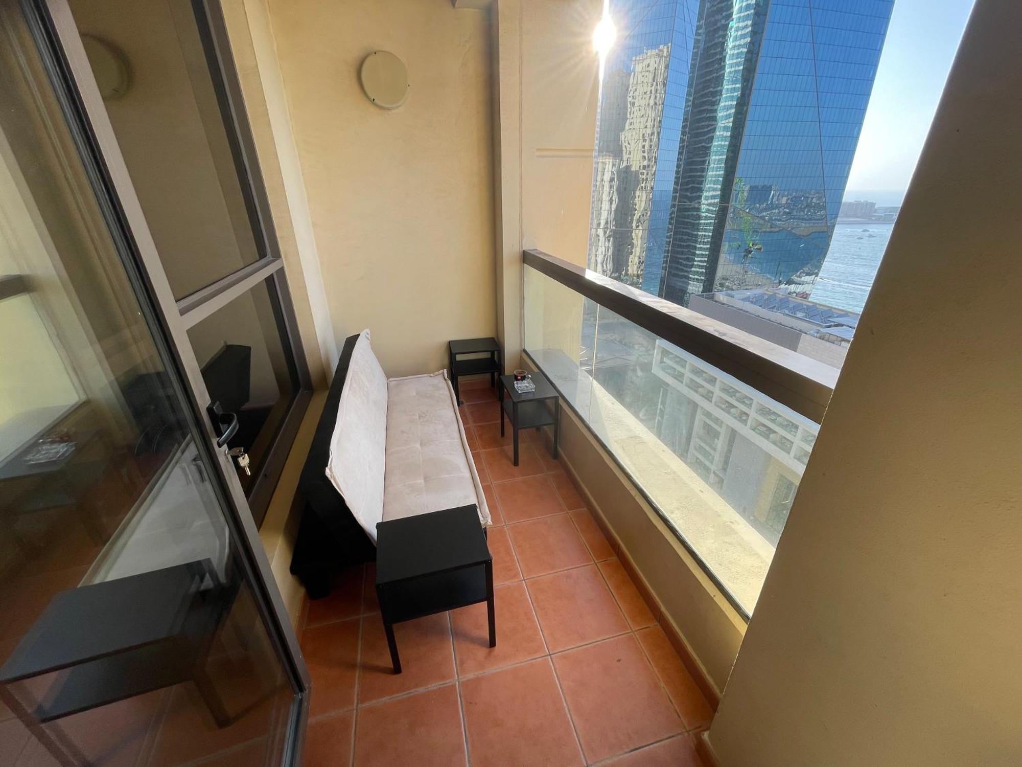 Seaview Beach Hostel Jbr - Walk To Beach - Gym - Pool - Metro Station Dubai Dış mekan fotoğraf